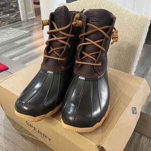 Saltwater Tan/Dk Brown Sperry Boots